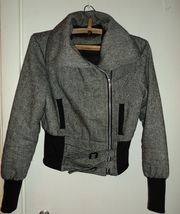 Осенняя/весенняя курточка на подкладке.