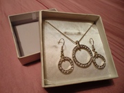 Продаю красивый набор сережки+подвеска ( бижутерия)