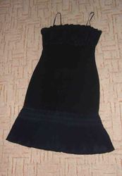 подам маленькое черное патье,  короткую юбку,  гольф