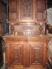 Продам в хорошие руки!!! Резные антикварные серванты из Голландии.