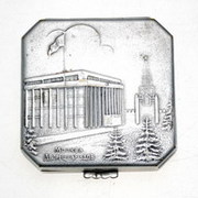 Пудреница Москва. Дворец съездов