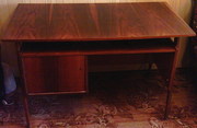 ДОБРОТНЫЙ письменный стол в ОТЛИЧНОМ состоянии б/у
