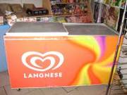 Продам  холодильник ветрину и ларь.