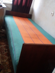 Продам деревяную кровать (полуторная) 300 грн
