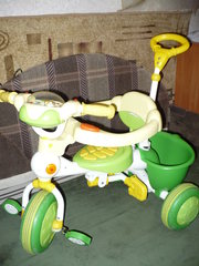 Детский трехколесный велосипед с ручкой и музыкальной панелью. Б/у в х