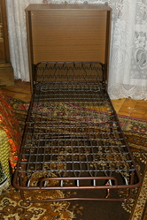 Продам кровать-тумбу раскладную на роликах