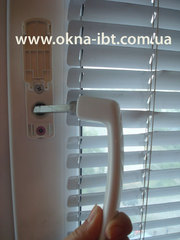 Защита на окна от детей видео безопасность детей дома,  детский замок на окно