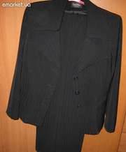 Продам женский классический брючный костюм-юбка в подарок!