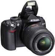 Продаю срочно! Nikon D3000 kit AF-S DX VR 