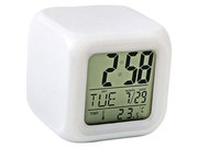 Часы с термометром Куб