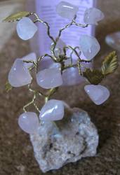 Деревце из розового кварца