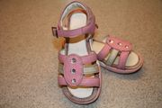Продам Босоножки Clarks р. 25,  стелька 16,  3 см