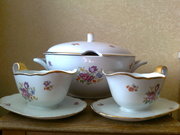 Продам комплект супница плюс две соусницы.