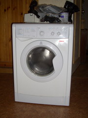 Продаю стиралку Indesit IWSC5085. 1, 5года