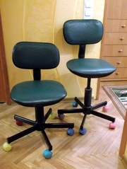 Два детских компютерных кресла.