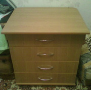 Тумбочка-столик на колесах. Почти новая.