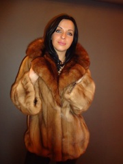 Полушубок цвета ореховая пастель с воротником из соболя  - Kasta-Mexa