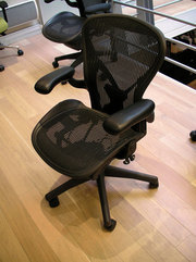 Офисное кресло Herman Miller Aeron Chair PostureFit