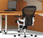 Офисное кресло Herman Miller Aeron Chair Polished Aluminum