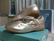 Туфли нарядные на девочку 25р Clarks
