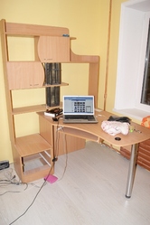 Стол-горка для компа,  с шкафчиками и 2-мя выезжающими шухлядами