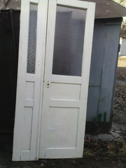 Двери б/у межкомнатные двустворчатые -натуральное дерево(сосна)