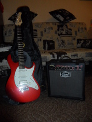 Продам электрогитару Cort G210 с комбиком Корт на 15 ватт.