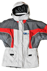 Лыжная куртка серо-красная женская б/у