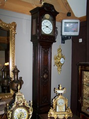 Подам антикварные часы 19век. Высота 2, 60м.