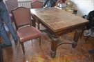 продам старинный антикварный раздвижной обеденный стол с 12стульями