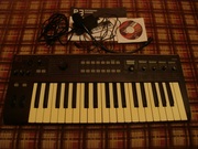 Продам синтезатор Korg R3