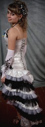 Выпускное платье сребристого цвета +есть дополнительно шаль и перчатки