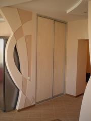 Встроенная мебель на заказ недорого. Встроенные шкафы купе. Производит