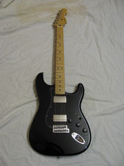 Продам FENDER Blacktop Stratocaster® HH - RW - Black
