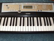Продам синтезатор Yamaha psr-R200 в идеальном состоянии 