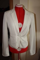 Пиджак с модной цветочной подкладкой Bershka