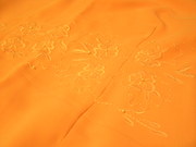 Нарядное платье абрикосового цвета