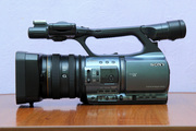 продам профессиональную видеокамеру SONY DCR-VX2200Е + Canon MD-205