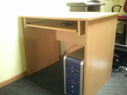 продаю б/у офисный стол (маленький)