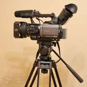 Профессиональную видеокамеру Panasonic AG DVX100