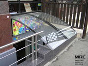 Cтеклянные козырьки из гнутого стекла www.dom.ua/content/view/208/213