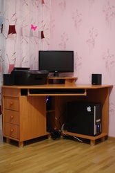 Продам компьютерный стол 500 грн.