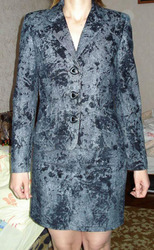 продам деловой костюм  разм 42-44. Недорого.