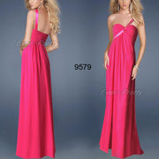 Платье на одно плечо элегантная асимметрия и шик