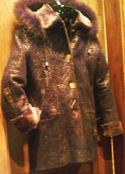 Дублёнка б/у,  по колени,  для девочки 7-9 лет,  с капюшоном,  800грн.торг