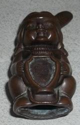 Старинная бронзовая солонка,  сидячий индеец