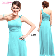 Изящное длинное платье.