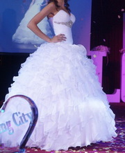 Продам свадебное платье с красивым шлейфом