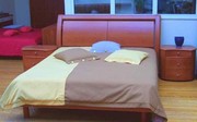 Двуспальная кровать и тумбочка Potenza