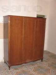 Продам старинный деревянный шкаф 